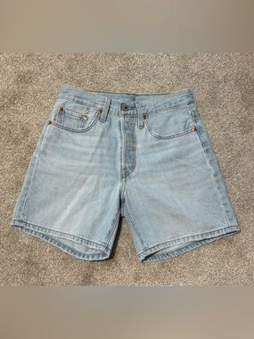 Levi’s 501 Mid-Thigh Short